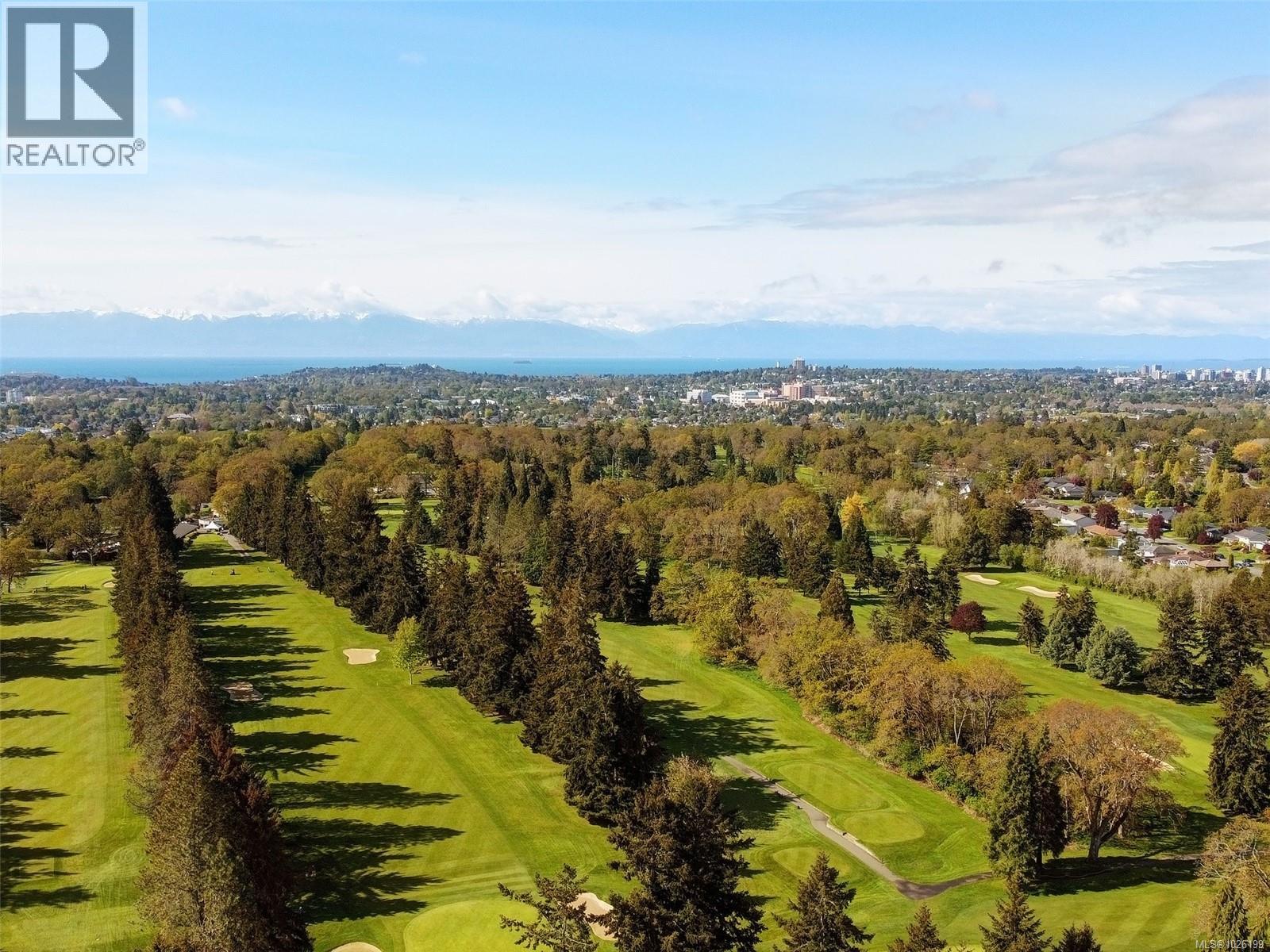 125 2345 Cedar Hill Cross Rd, Oak Bay