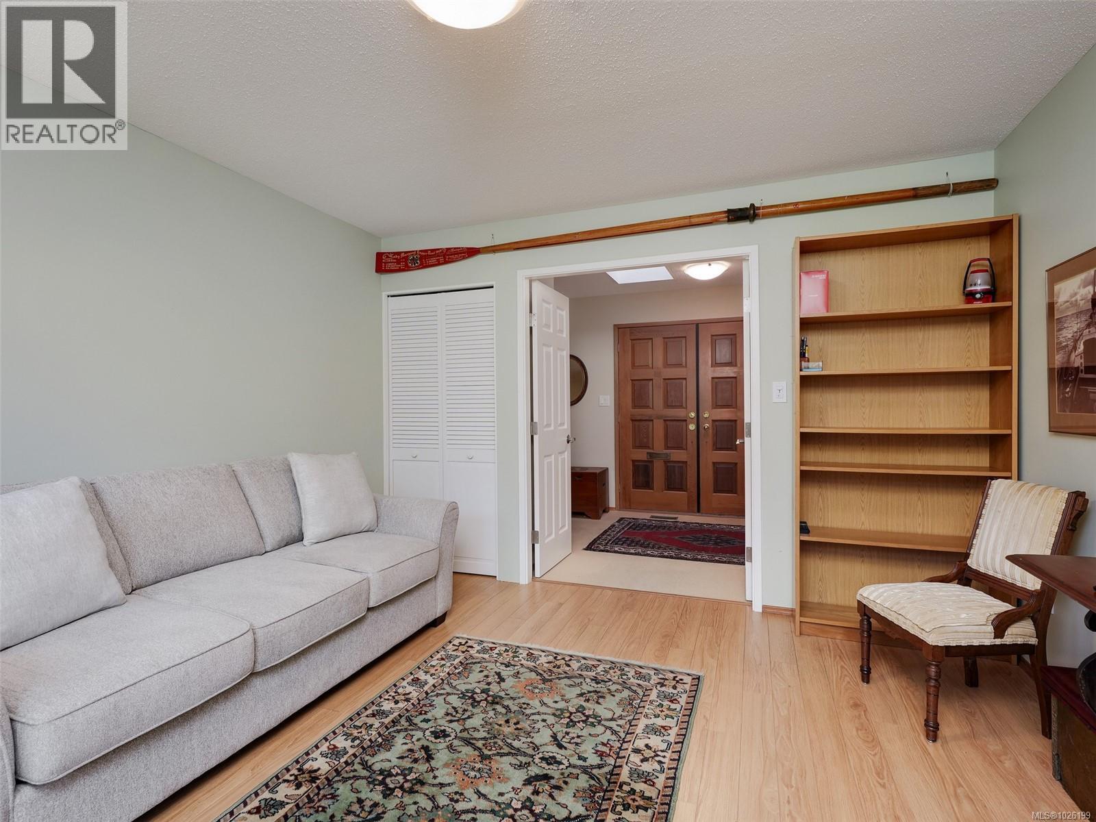 125 2345 Cedar Hill Cross Rd, Oak Bay