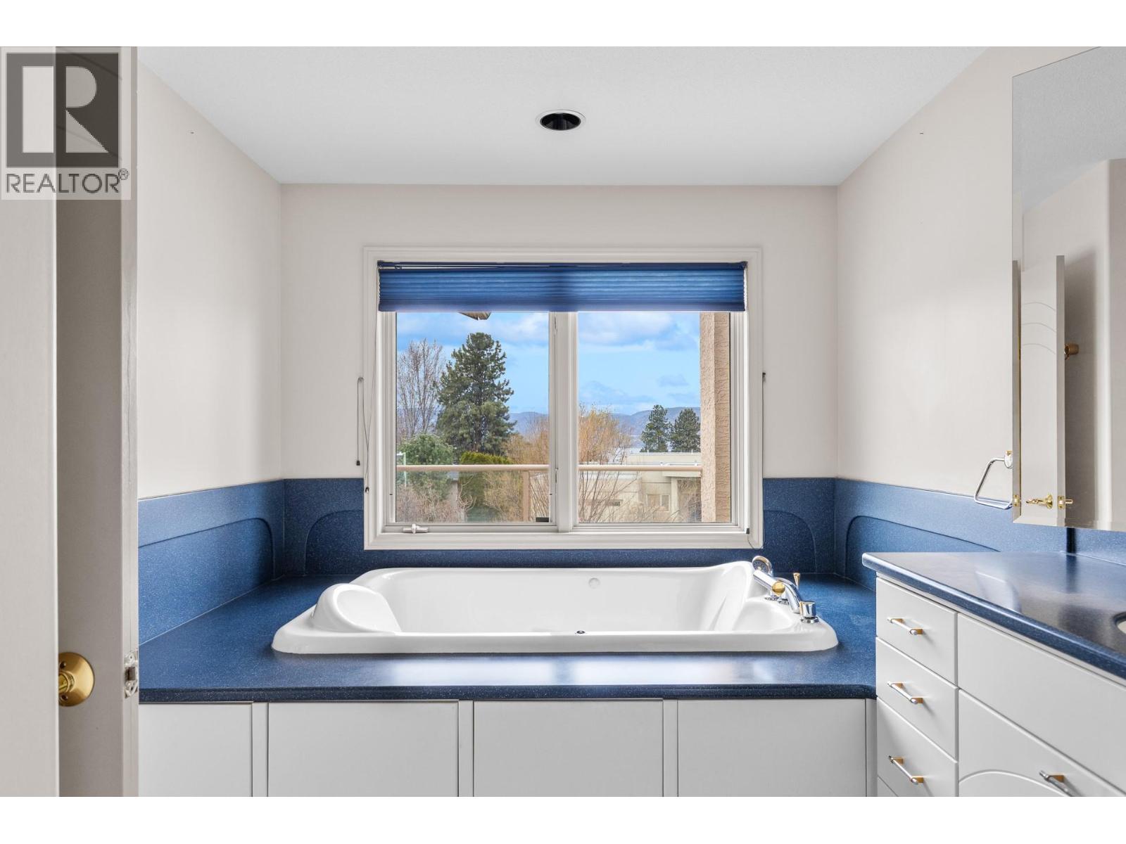 307 Sandpiper Court, Kelowna