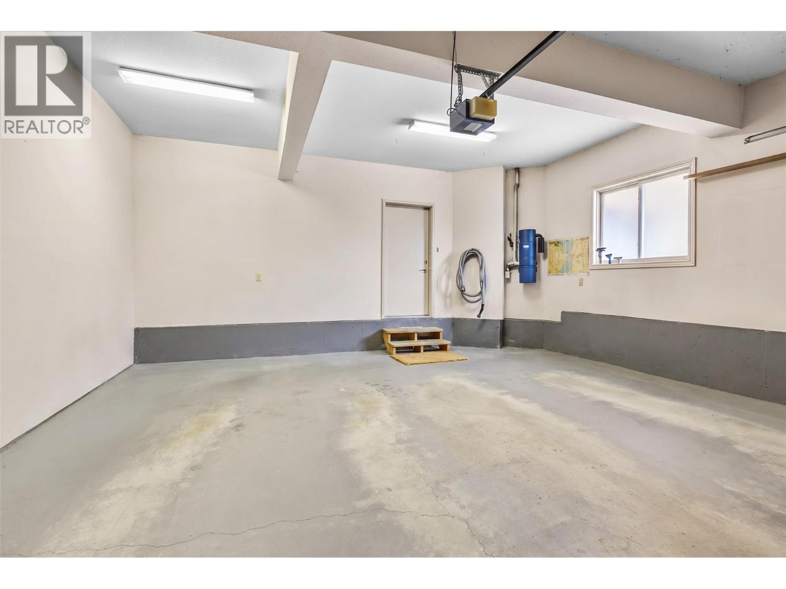 307 Sandpiper Court, Kelowna