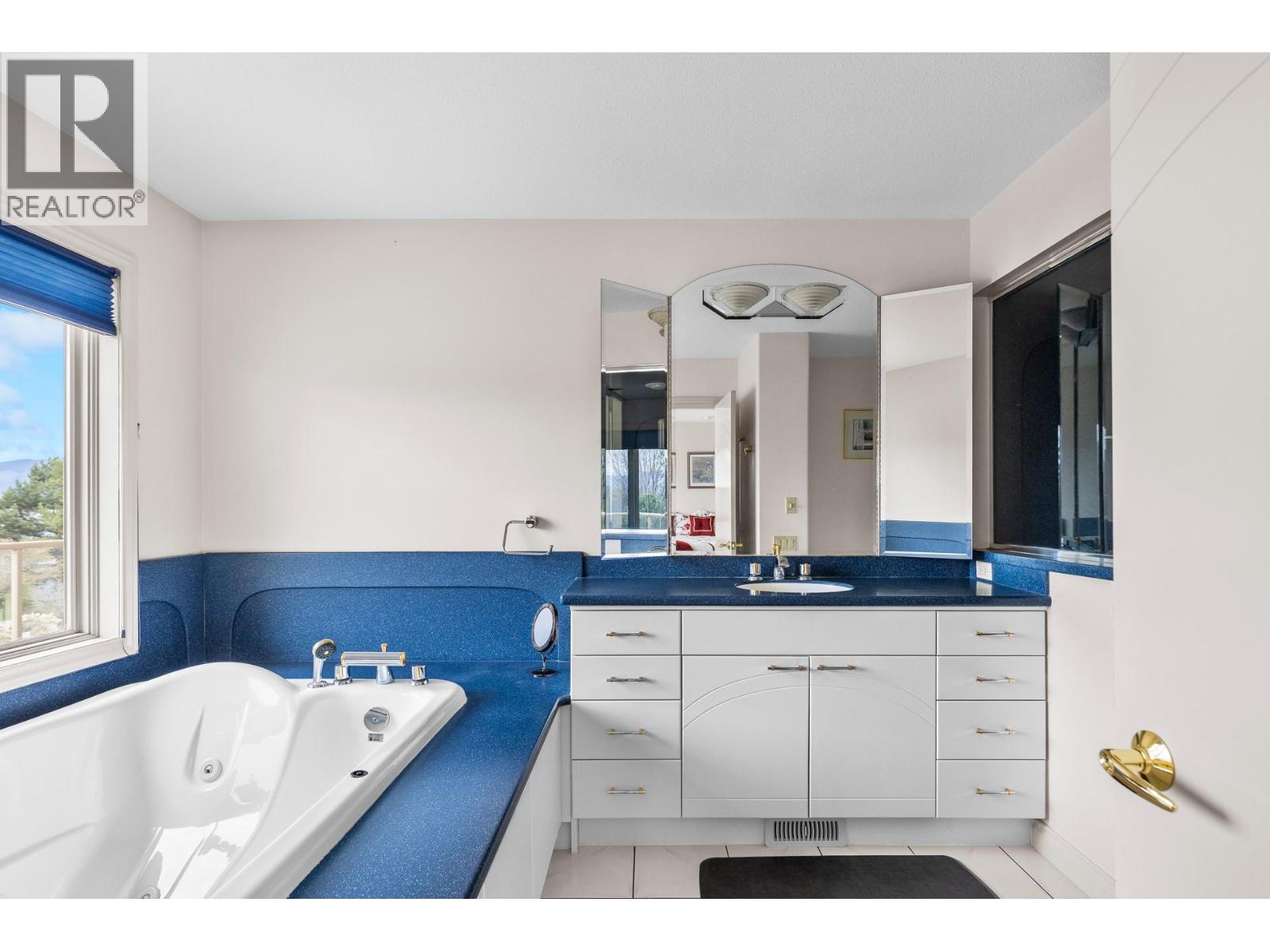 307 Sandpiper Court, Kelowna