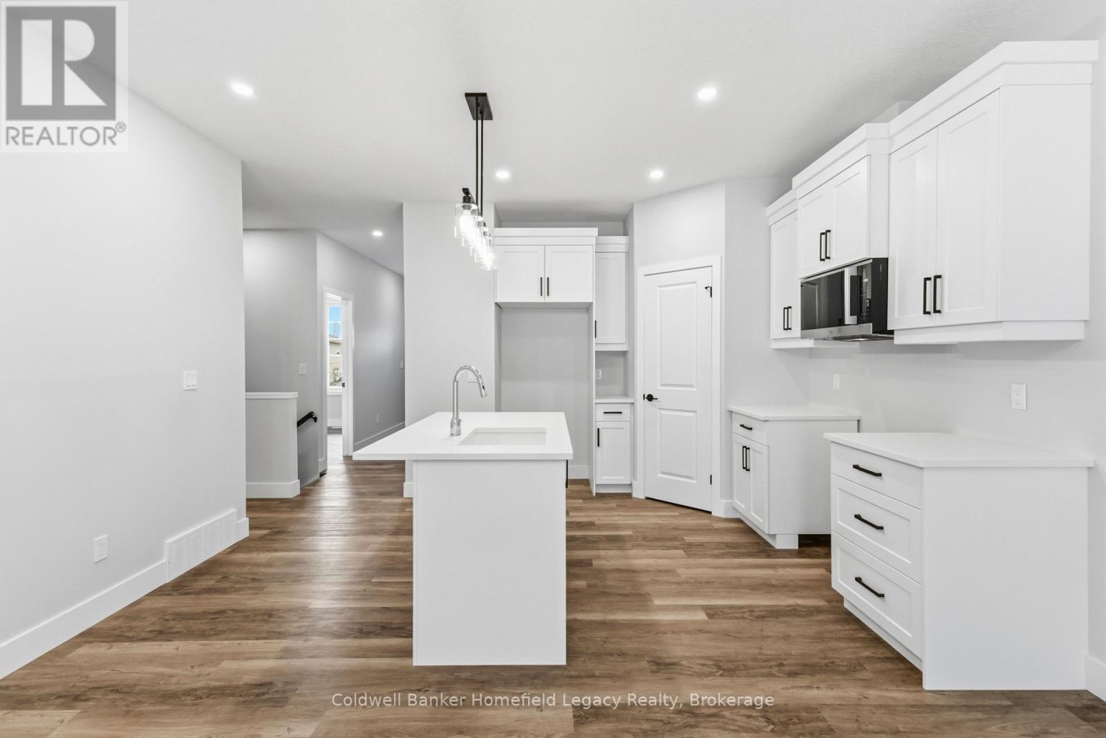 7 - 165 EGAN AVENUE — photo 16
