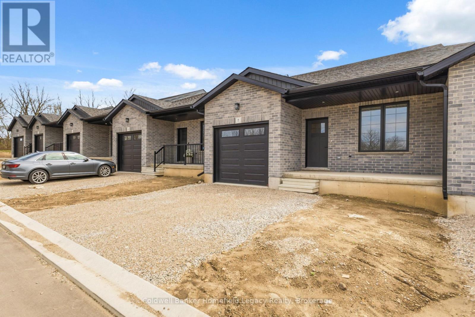7 - 165 EGAN AVENUE - photo 2