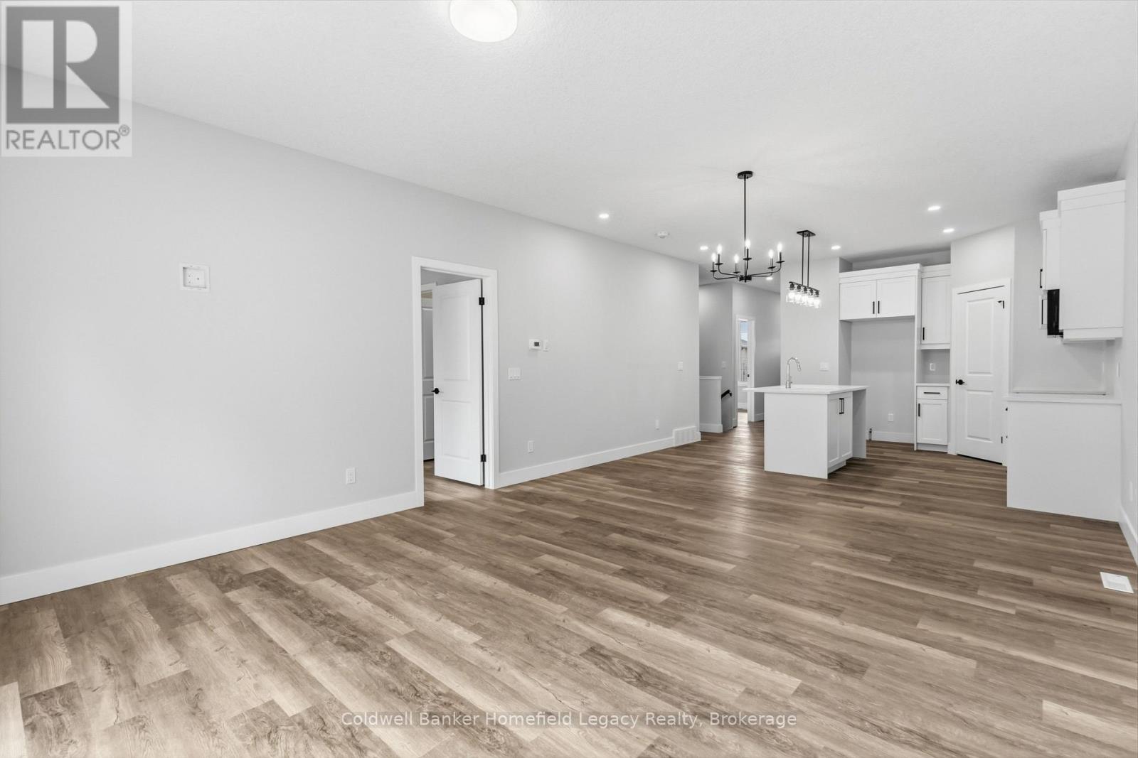 7 - 165 EGAN AVENUE — photo 24