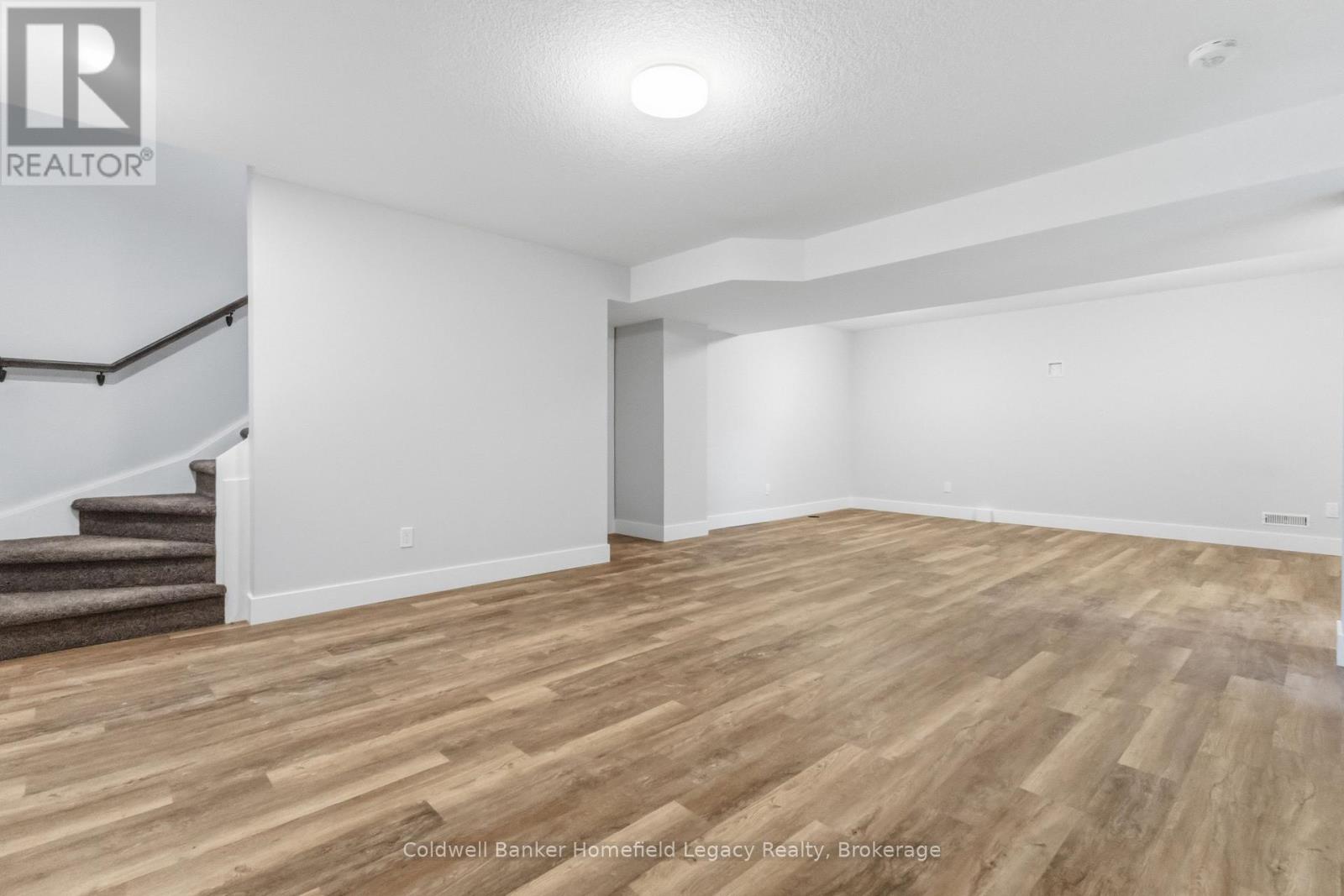 7 - 165 EGAN AVENUE — photo 32