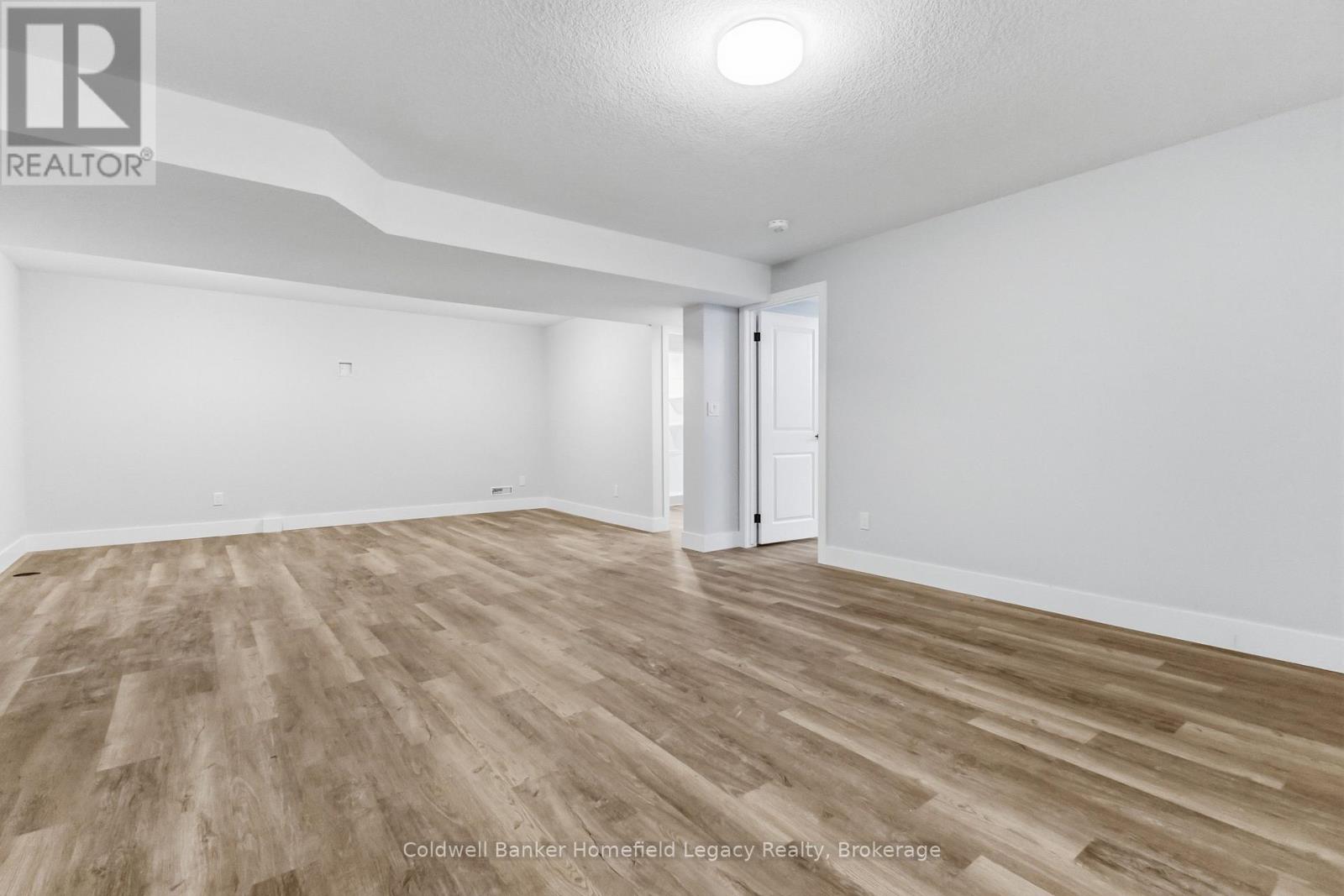 7 - 165 EGAN AVENUE — photo 33