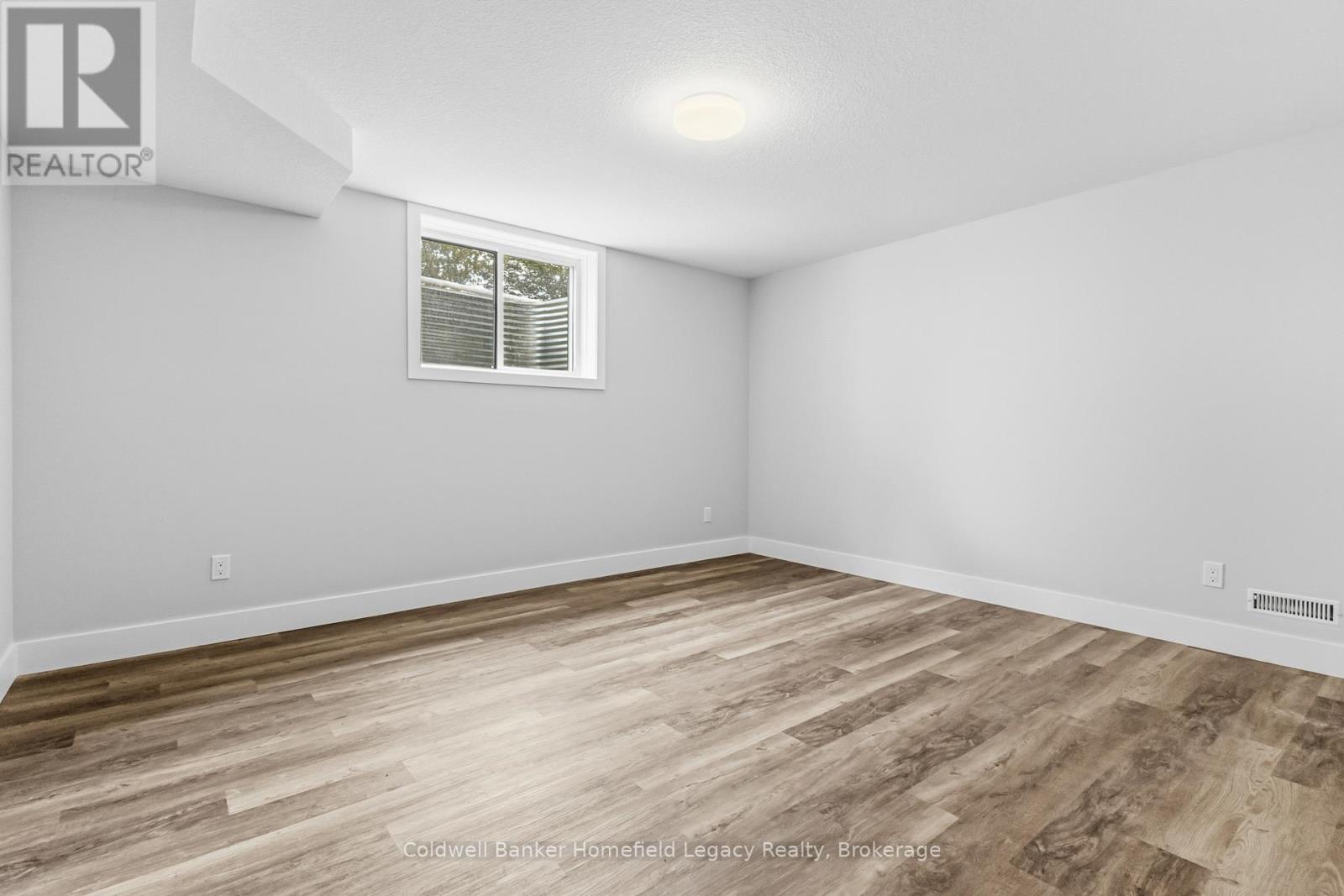 7 - 165 EGAN AVENUE — photo 36