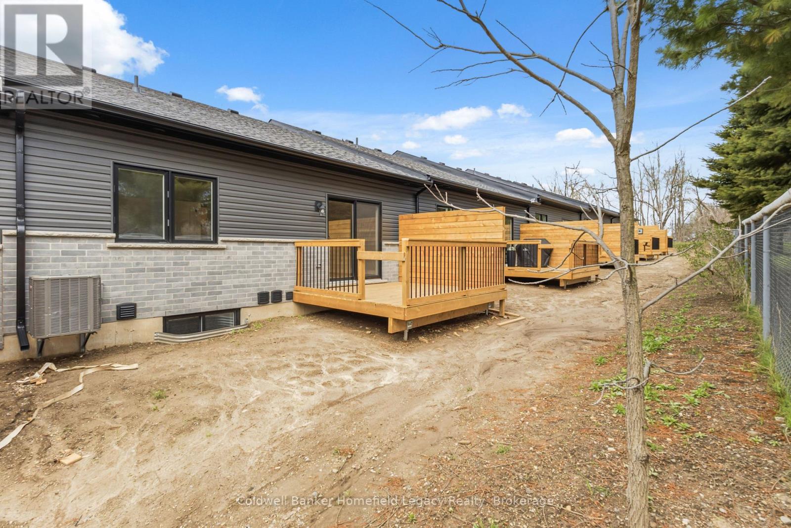 7 - 165 EGAN AVENUE — photo 39