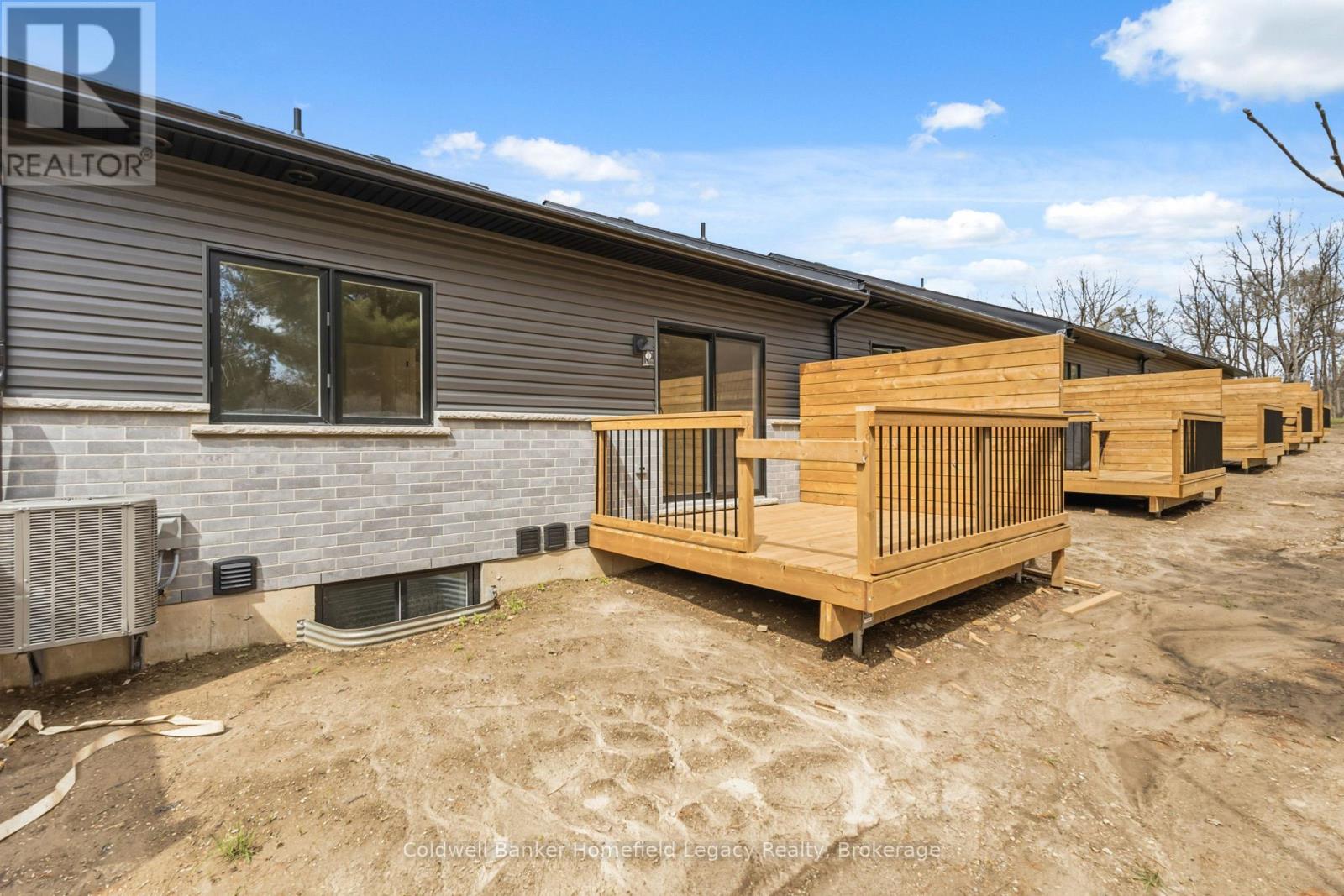 7 - 165 EGAN AVENUE — photo 40