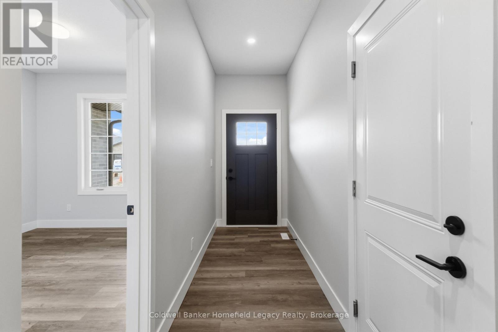 7 - 165 EGAN AVENUE — photo 6