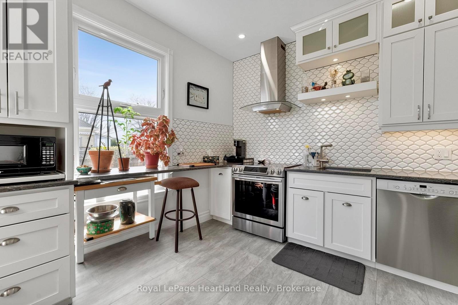 67 ELGIN AVENUE W - 11