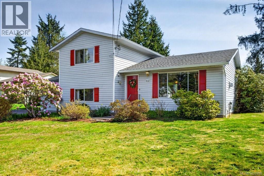 642 Somenos Dr - Image 2