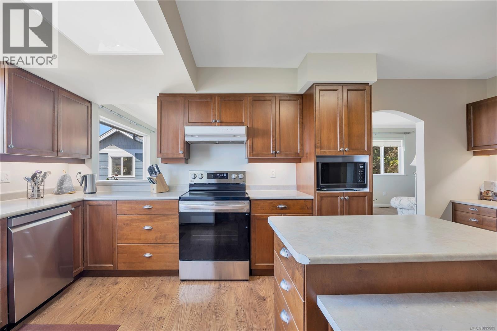 315 CRESCENT RD W - 32