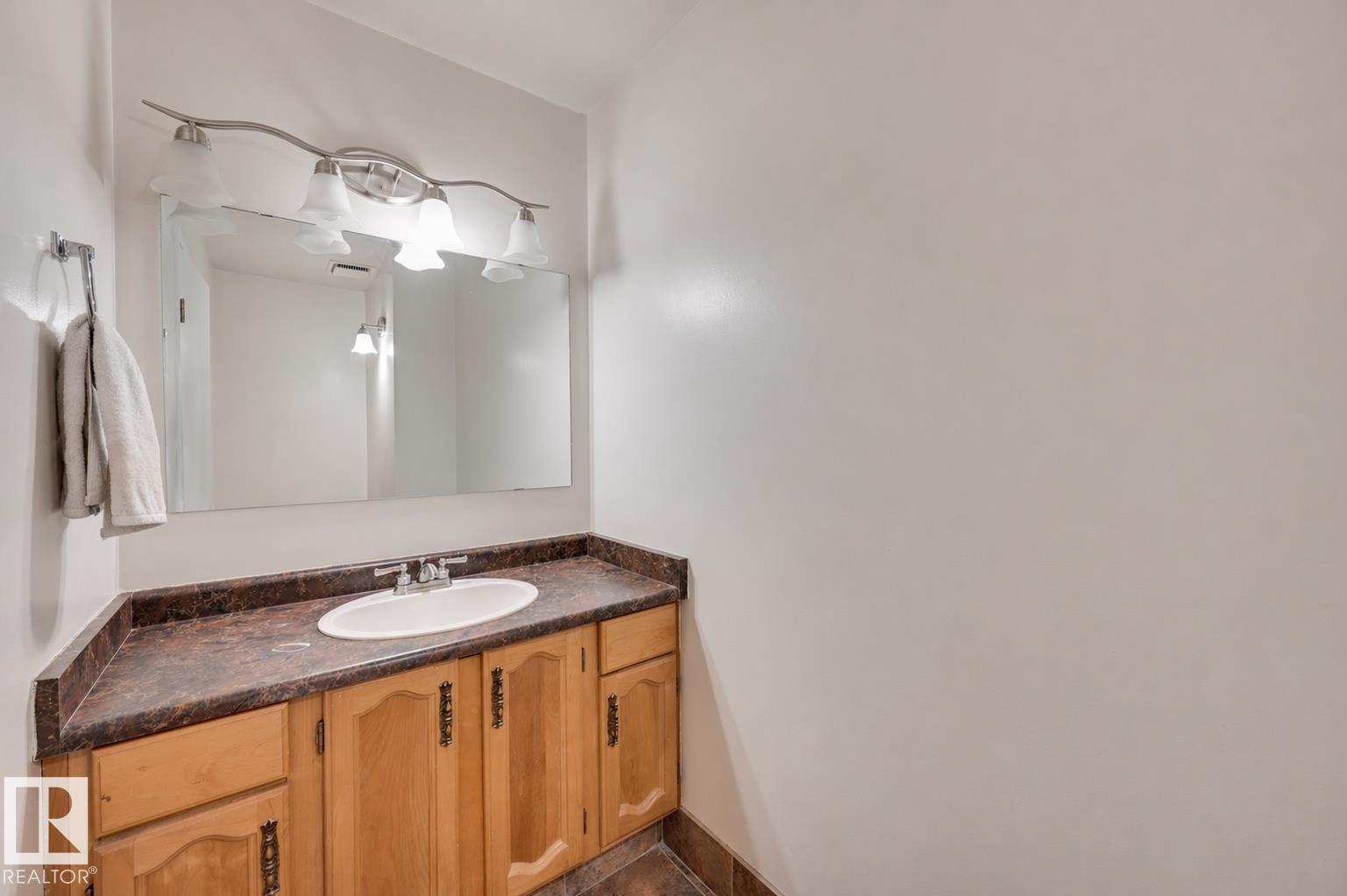 10634 158 AV NW - 12