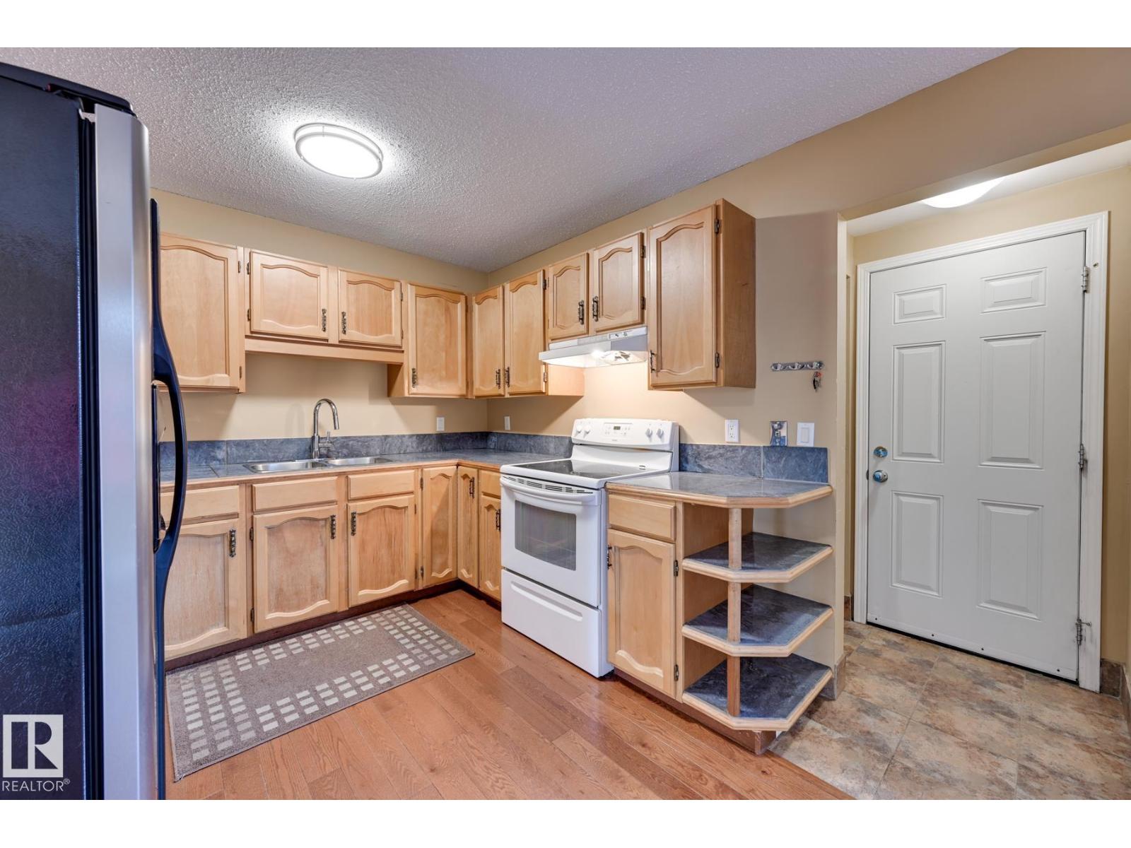 10634 158 AV NW - 2