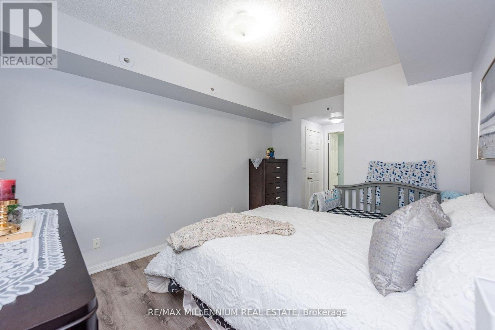 #1034 3045 FINCH AVENUE W - 10