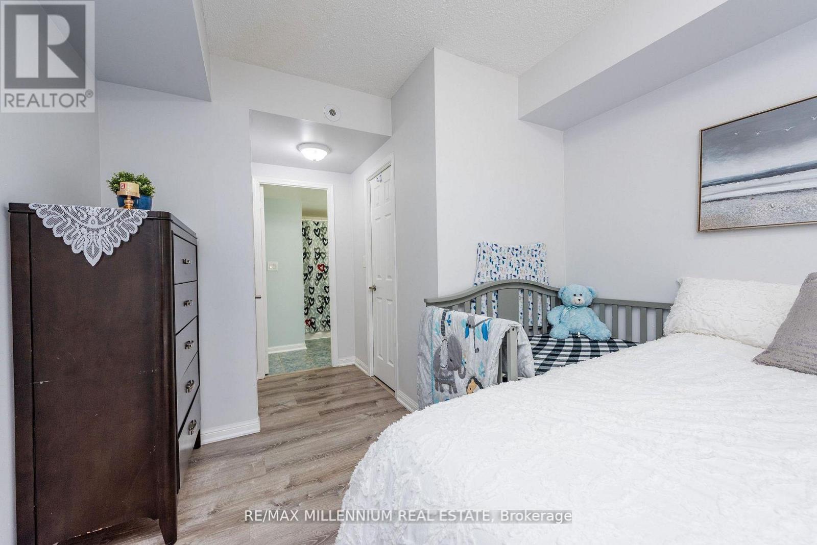 #1034 3045 FINCH AVENUE W - 18