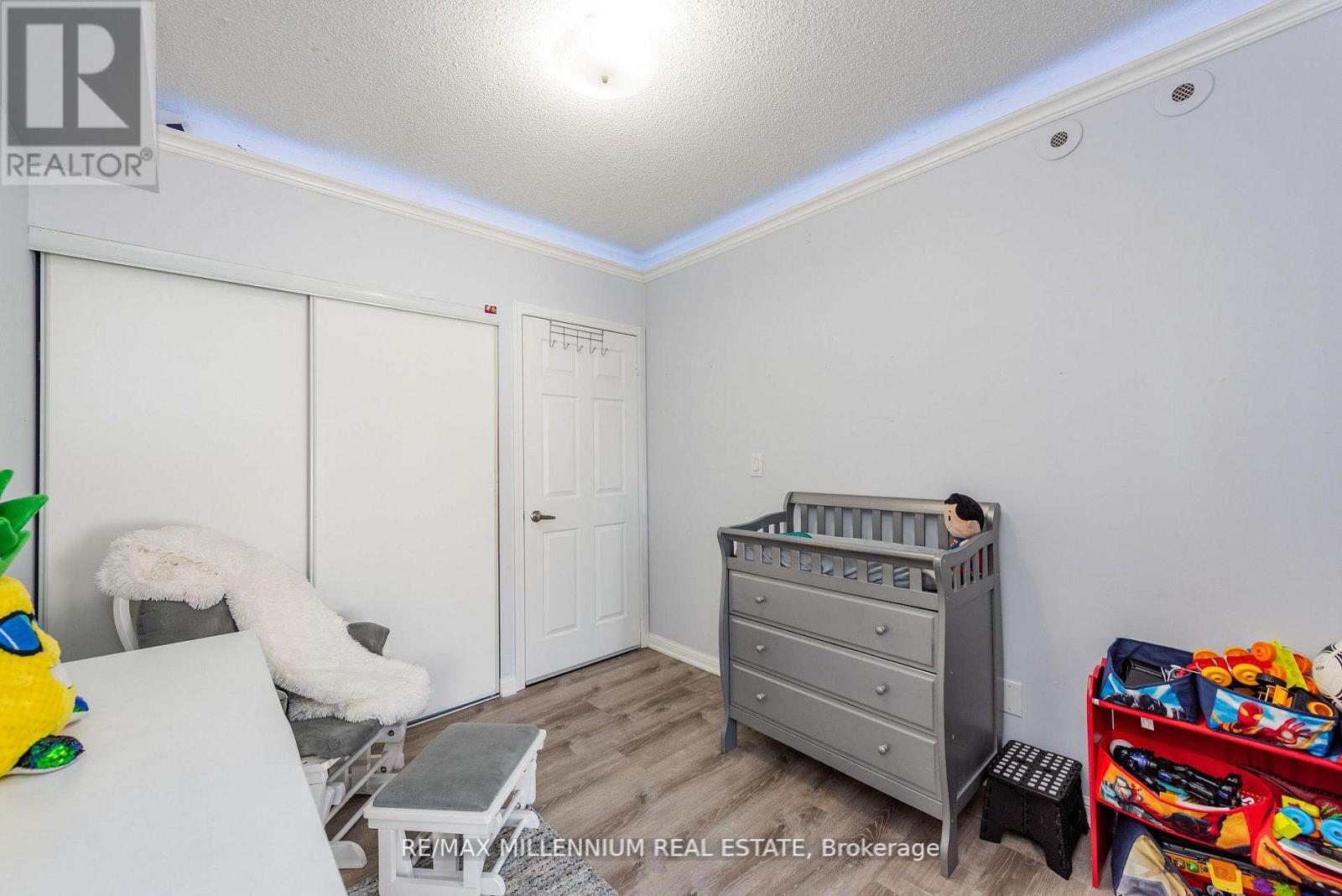 #1034 3045 FINCH AVENUE W - 19