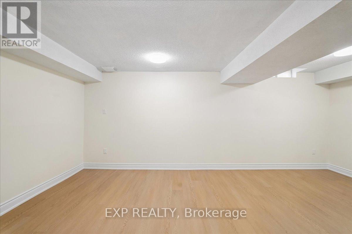 #72 1556 LANCASTER DRIVE - 27