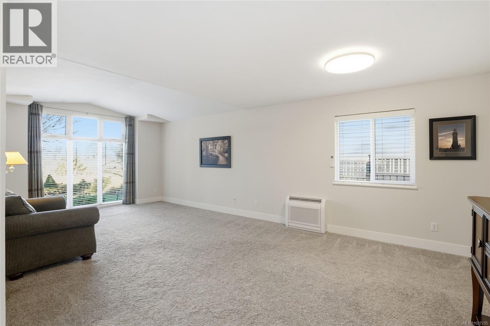 1148 Clubhouse Dr - 8