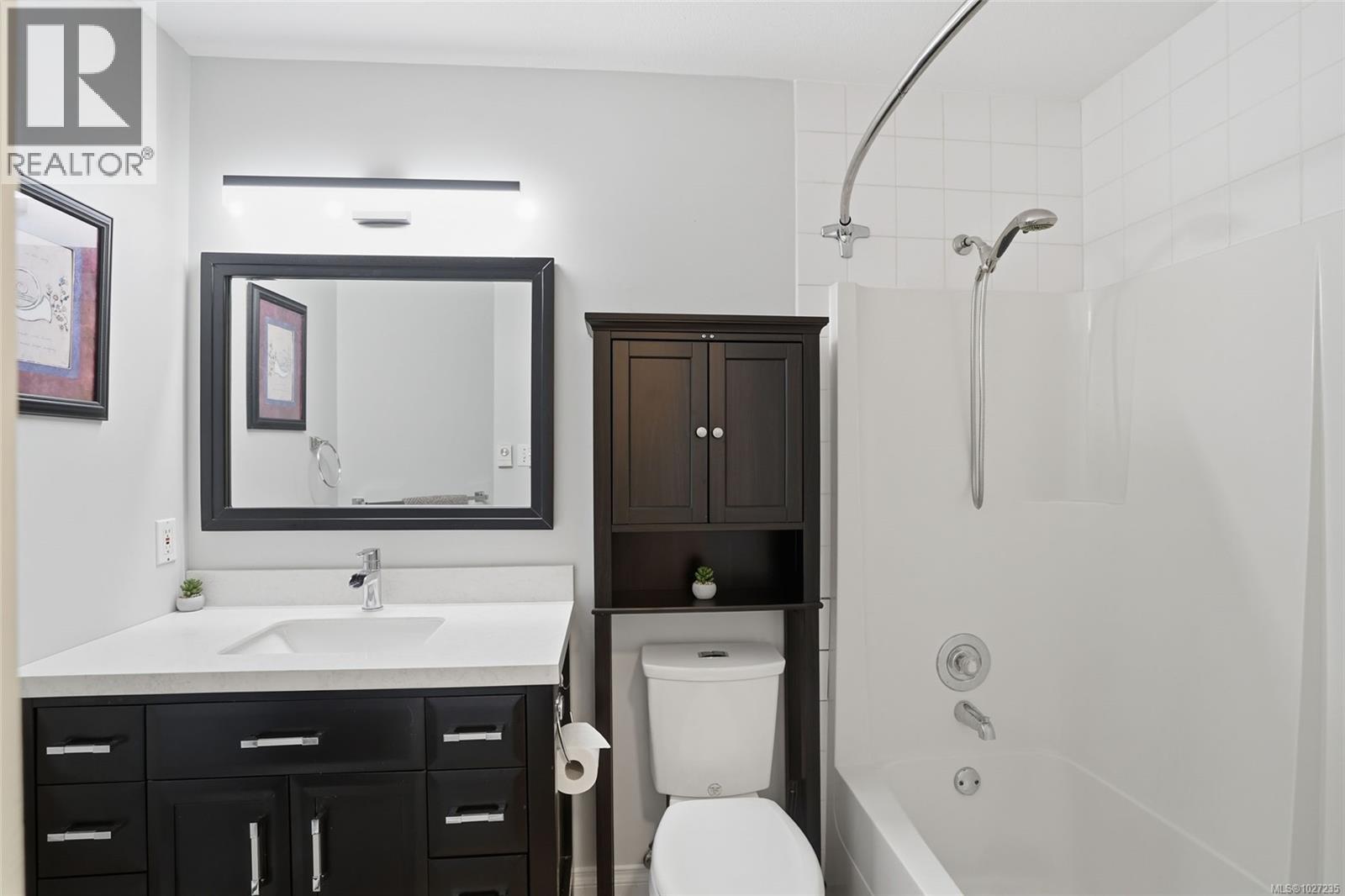 Stylish 4pc Guest Washroom