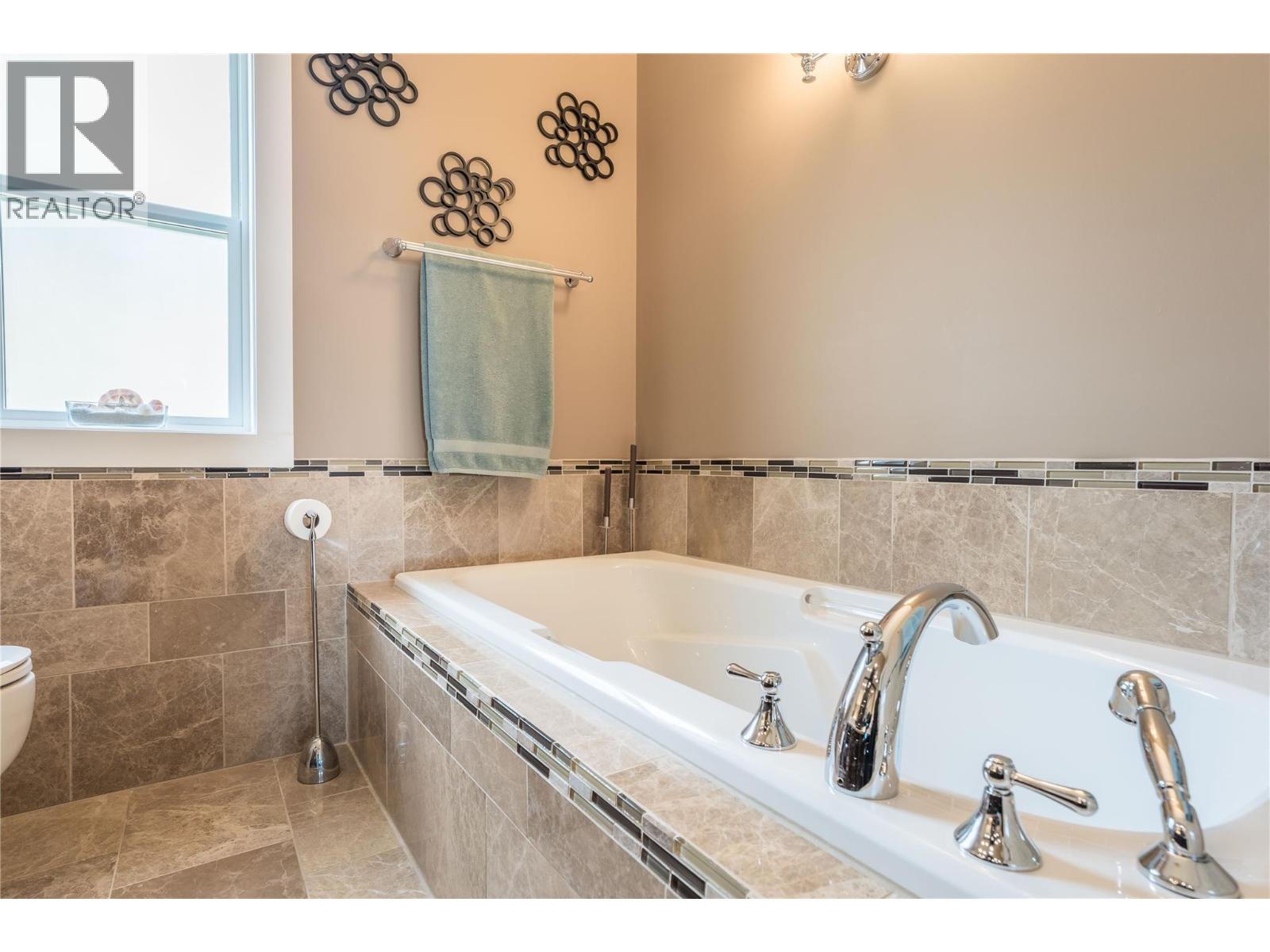  1751 Keloka Drive, West Kelowna