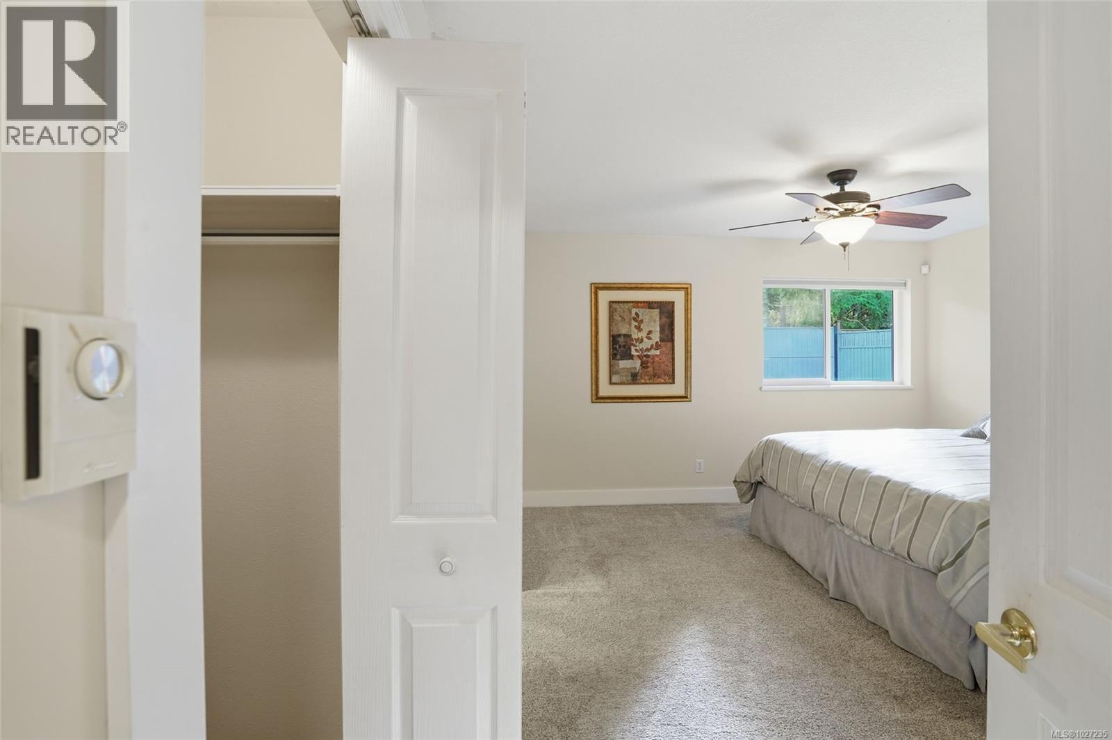 5'8 x 5'0 Walk-in-Closet