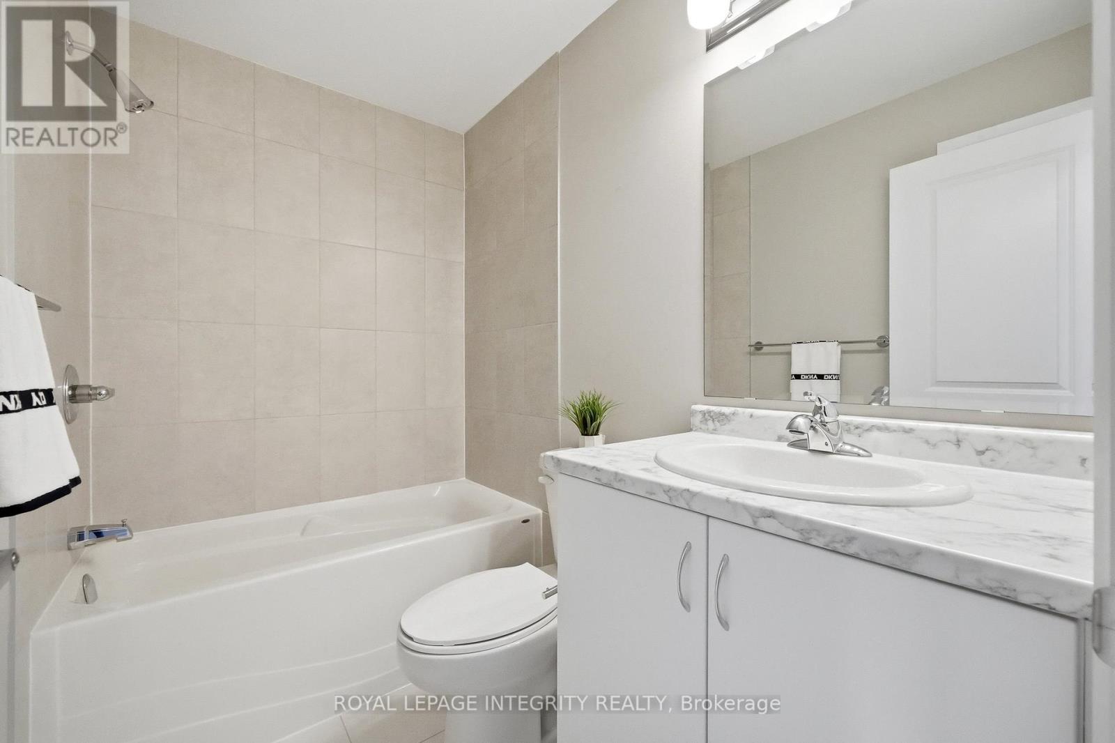 Crisp main bath with coordinated finishes & vanity