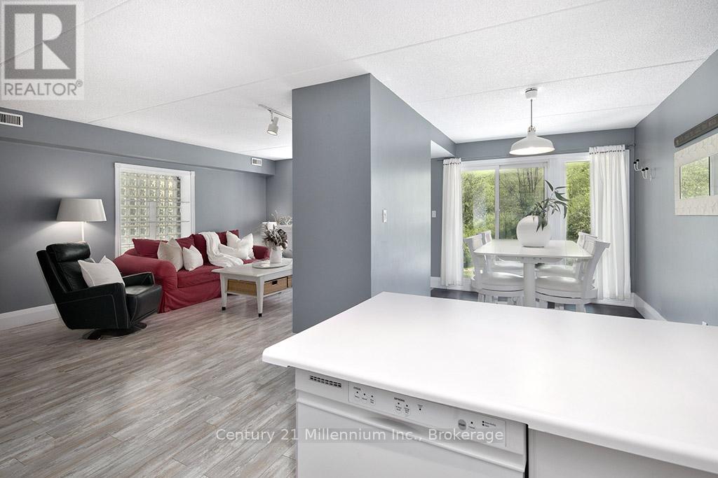 #121 796404 GREY ROAD 19 - 13