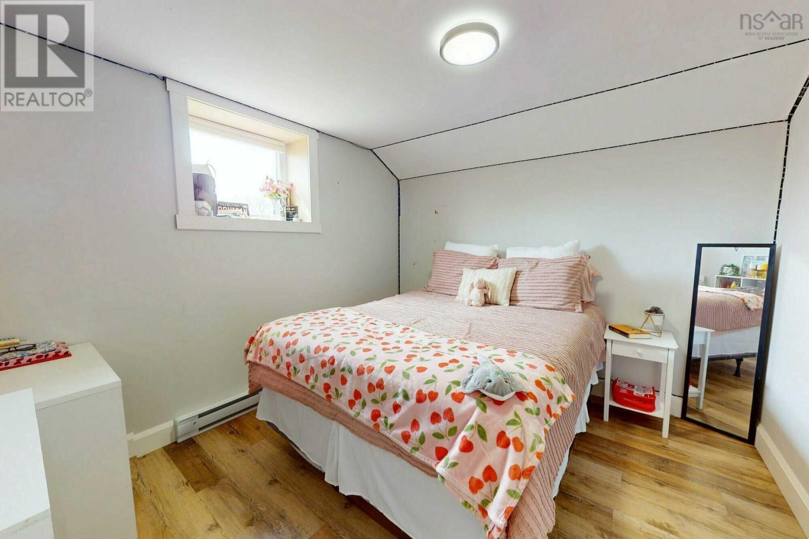 Property 16 of 21 of 4861 dunmore Road