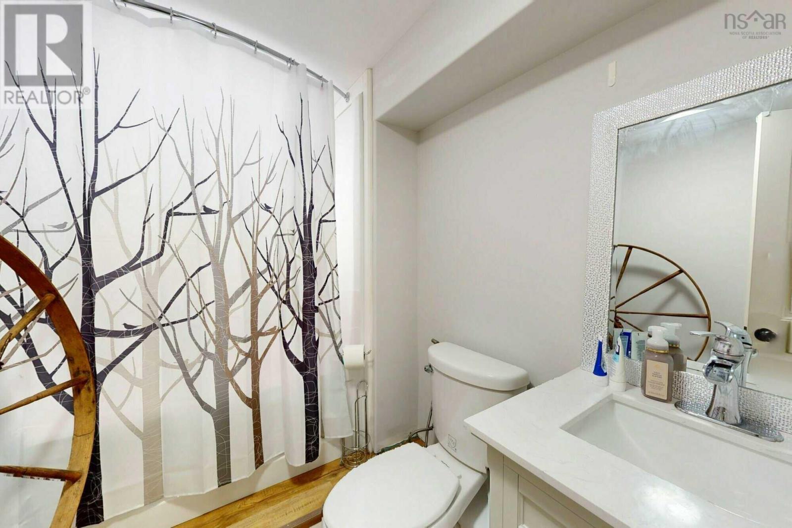 Property 18 of 21 of 4861 dunmore Road