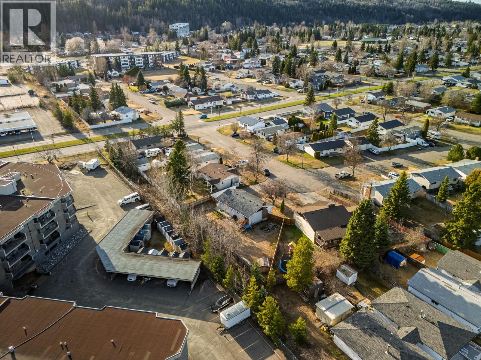 1349 GENEVIEVE CRESCENT - 29