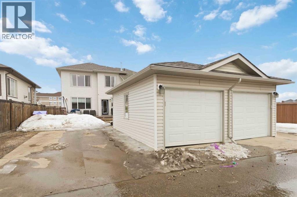 253 Grosbeak Way, Fort McMurray