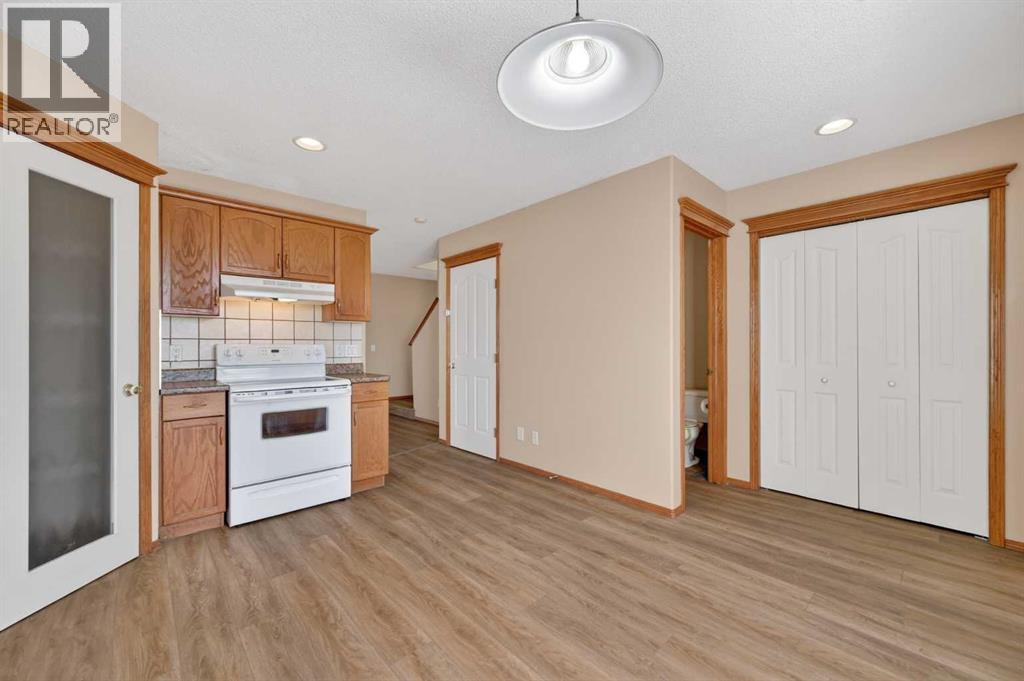 126 EVANSMEADE CRESCENT NW - 13