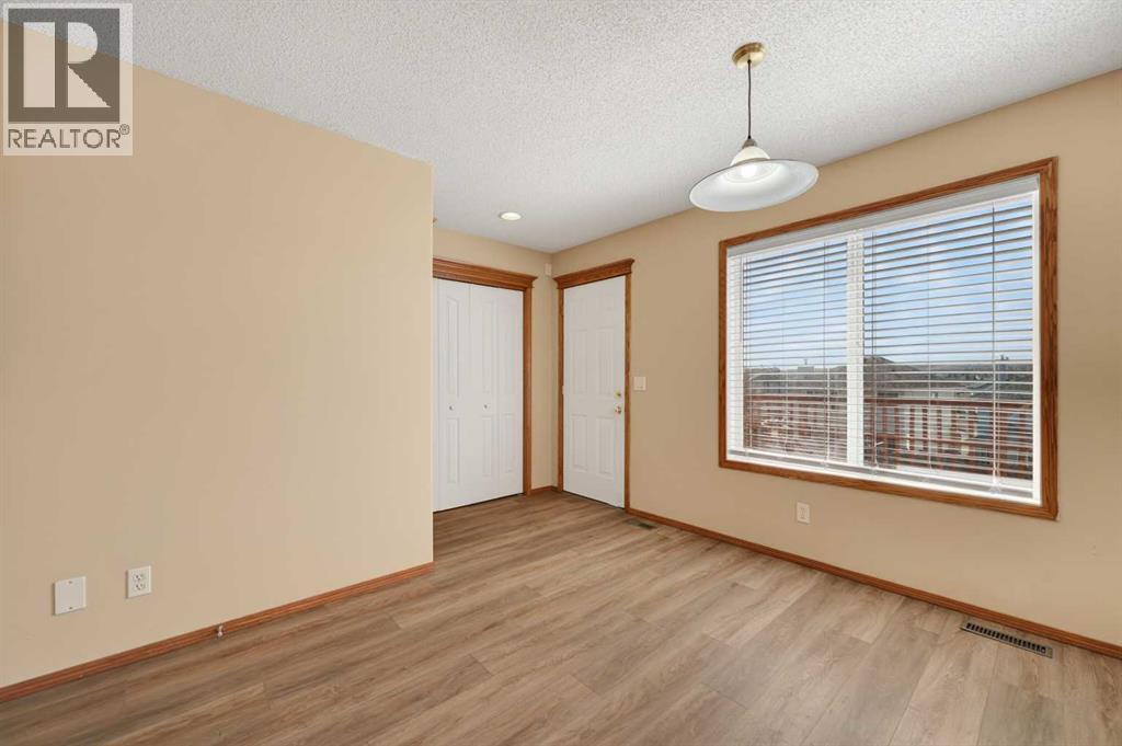 126 EVANSMEADE CRESCENT NW - 14