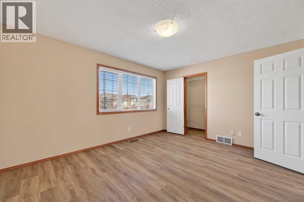 126 EVANSMEADE CRESCENT NW - 18