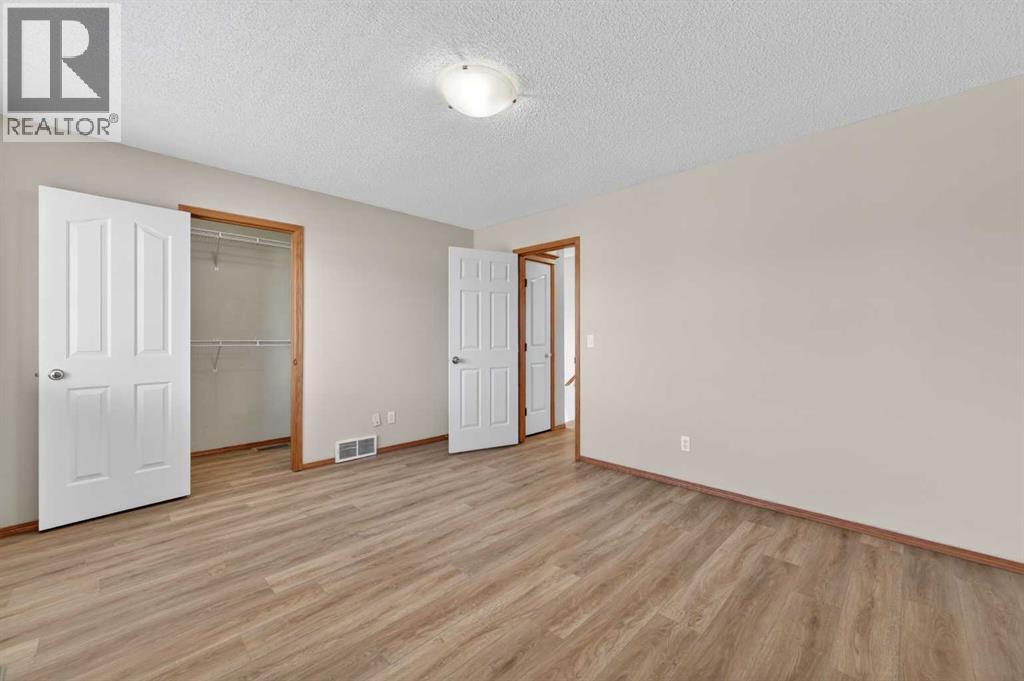 126 EVANSMEADE CRESCENT NW - 19