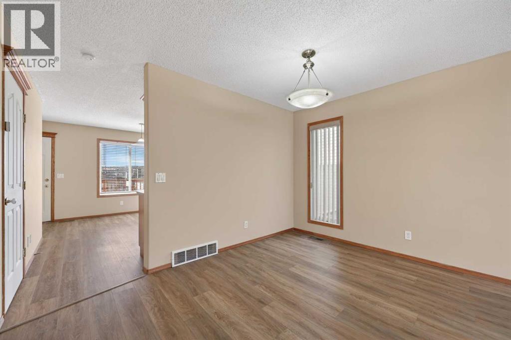 126 EVANSMEADE CRESCENT NW - 9