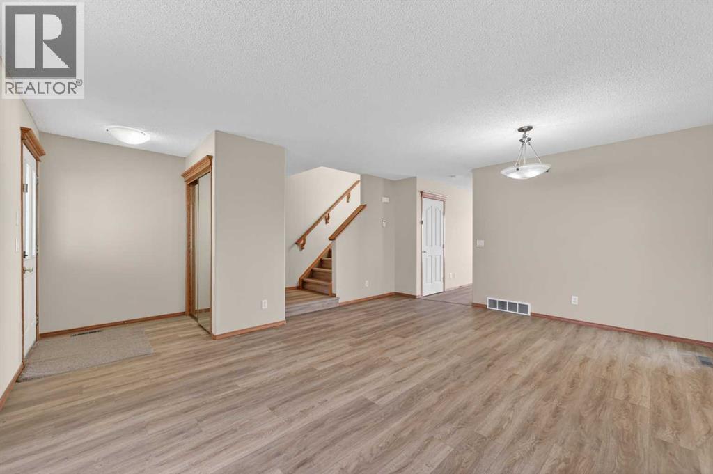 126 EVANSMEADE CRESCENT NW - 6