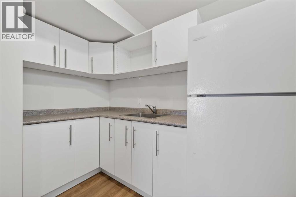 126 EVANSMEADE CRESCENT NW - 26
