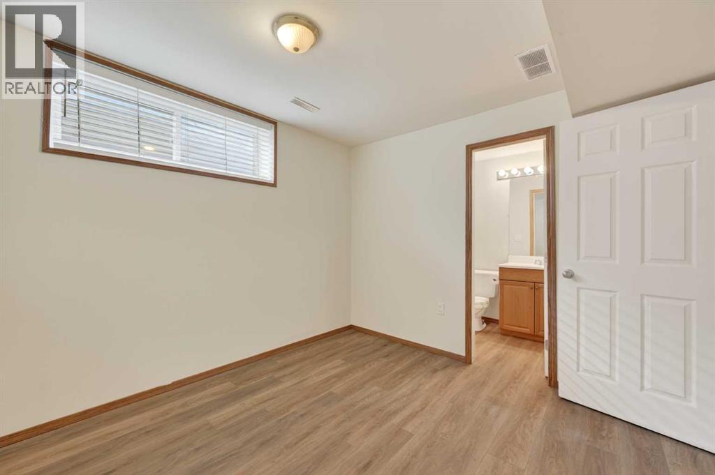 126 EVANSMEADE CRESCENT NW - 30