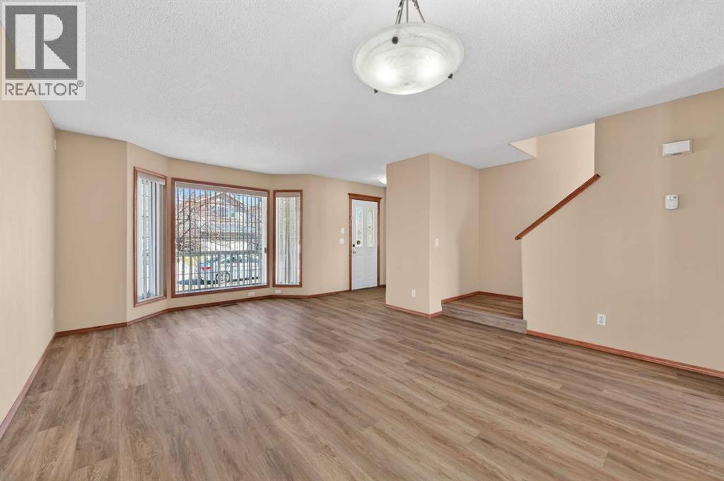 126 EVANSMEADE CRESCENT NW - 7