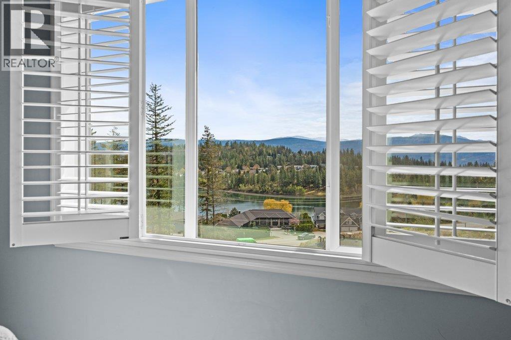  2447 Stone Grove Crescent, West Kelowna