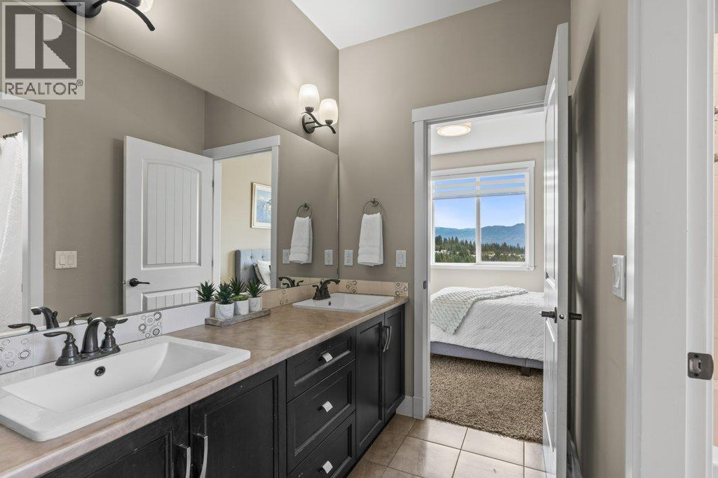  2447 Stone Grove Crescent, West Kelowna