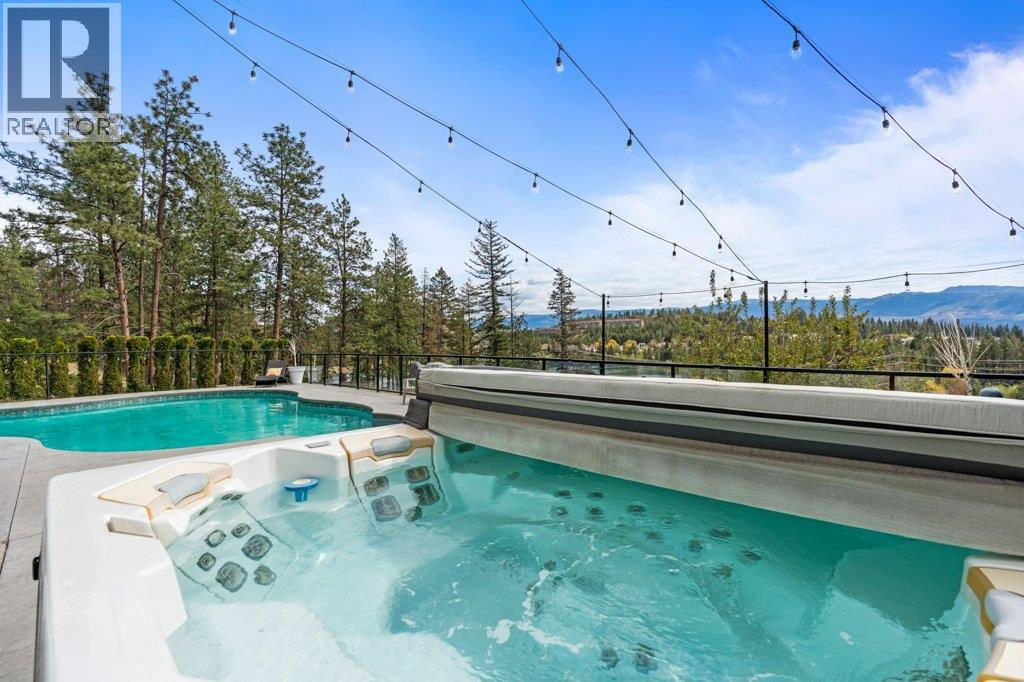  2447 Stone Grove Crescent, West Kelowna