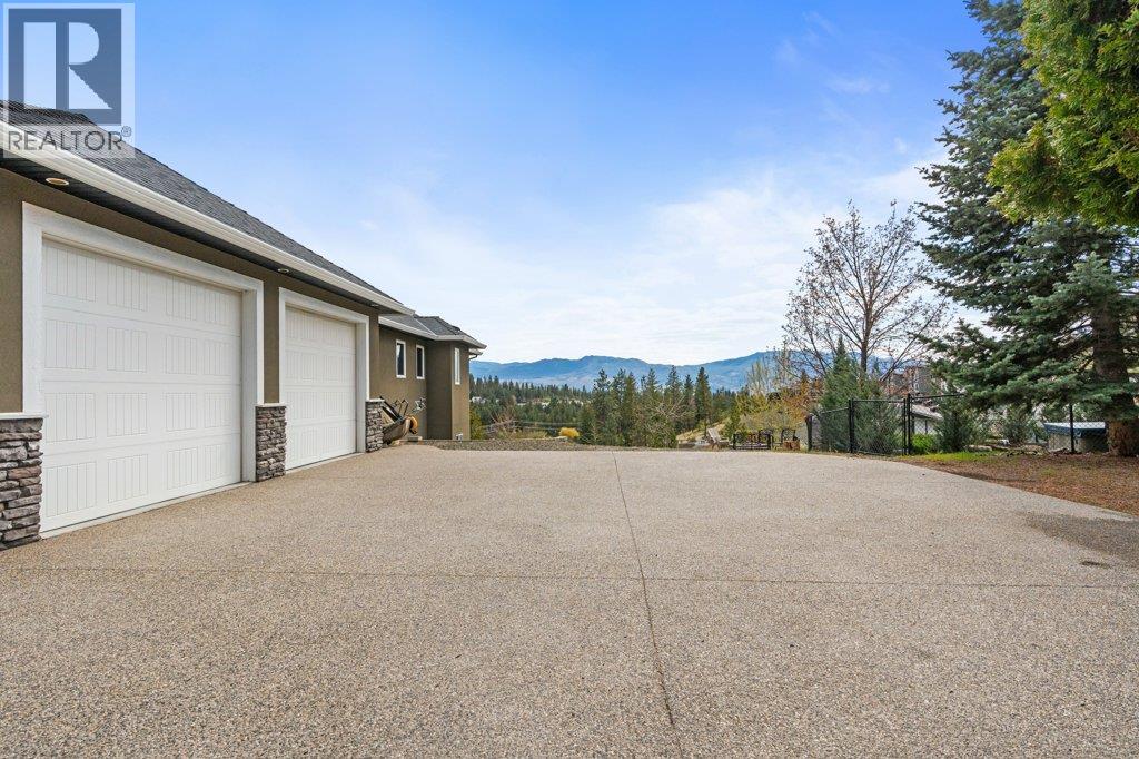  2447 Stone Grove Crescent, West Kelowna