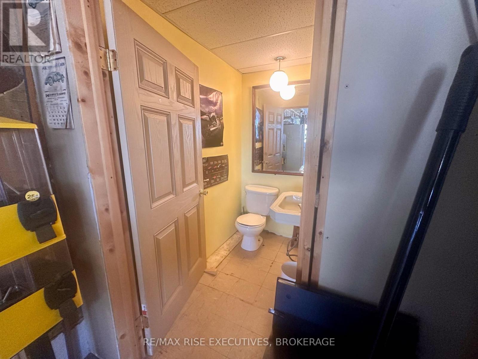 16 WESTPORT ROAD — photo 9