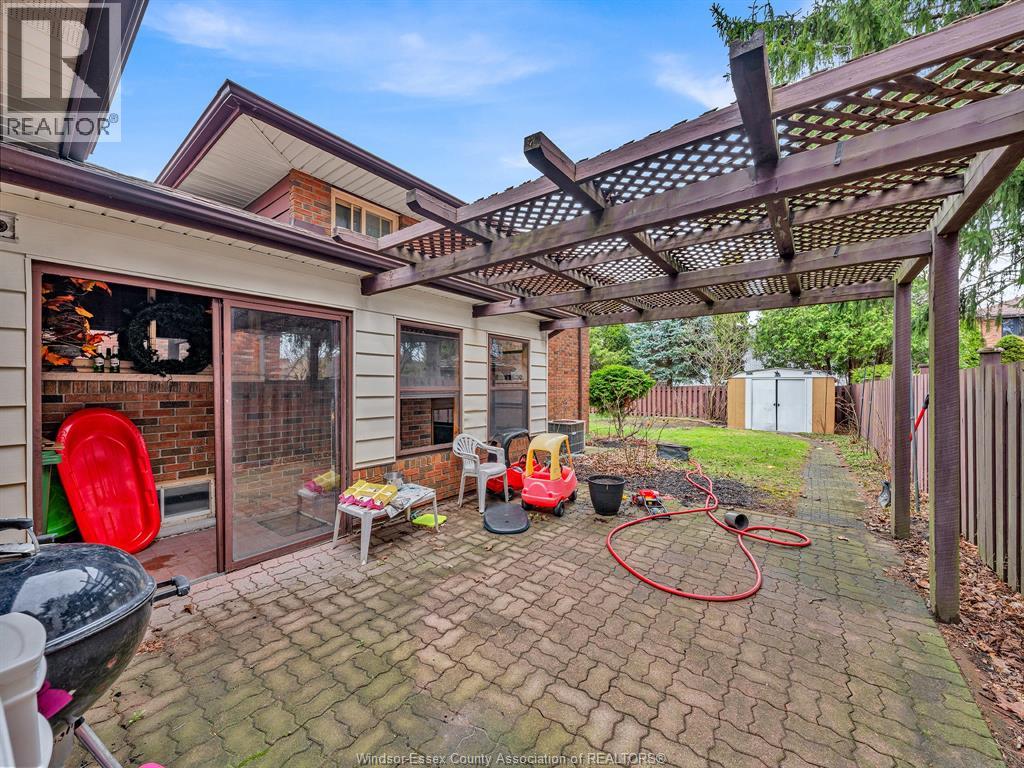 2880 ST. CLAIR AVENUE — photo 15