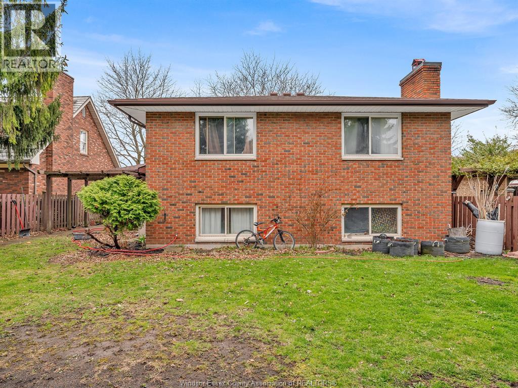 2880 ST. CLAIR AVENUE — photo 17