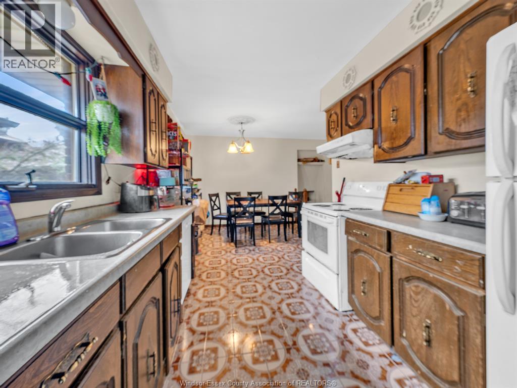 2880 ST. CLAIR AVENUE — photo 6